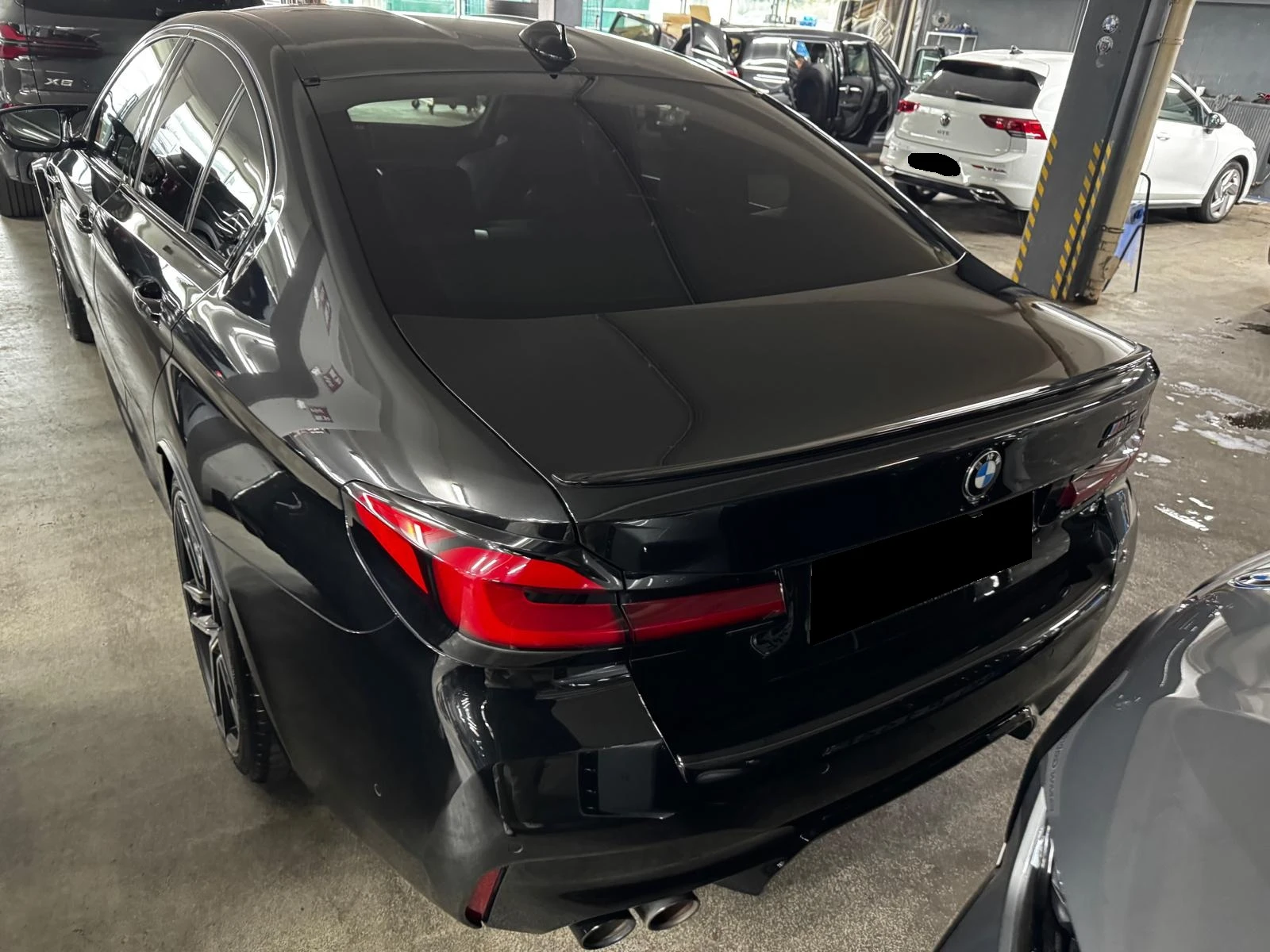 BMW M5 Competition xDrive Carbon Ceramic, B/W - изображение 4