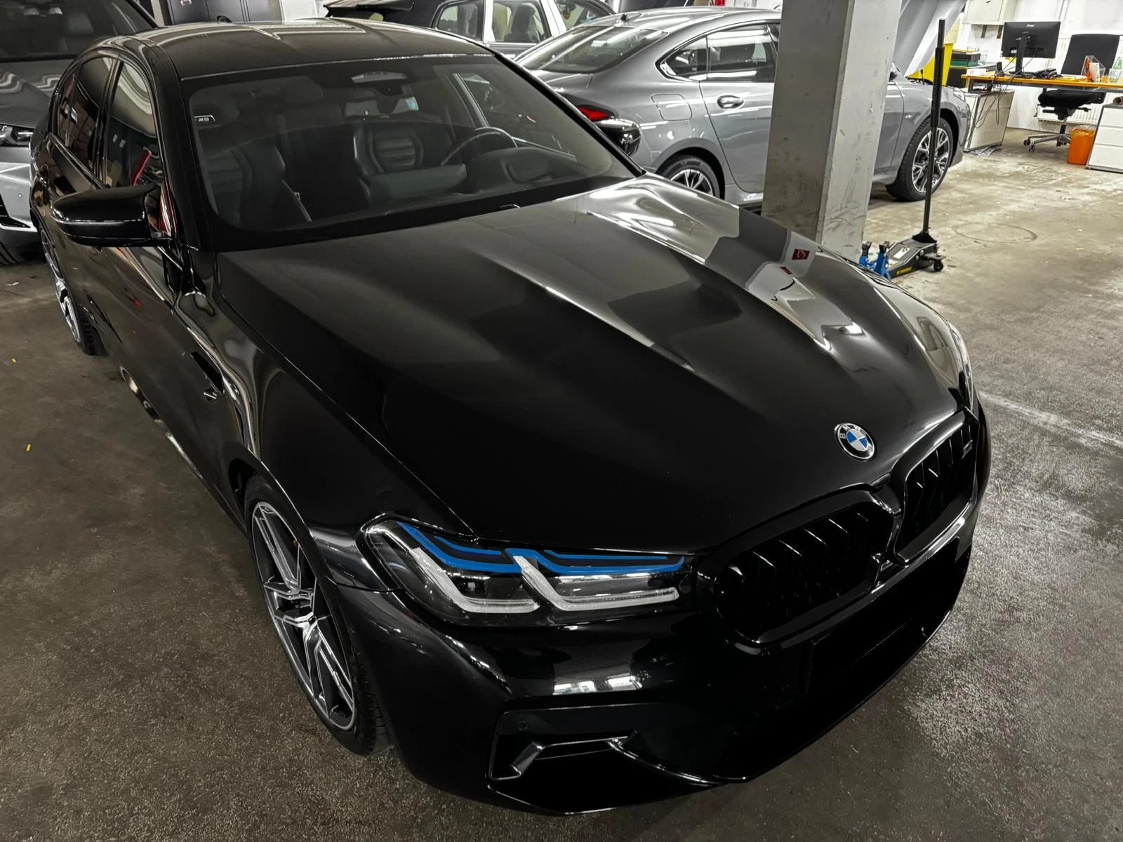 BMW M5 Competition xDrive Carbon Ceramic, B/W - изображение 3