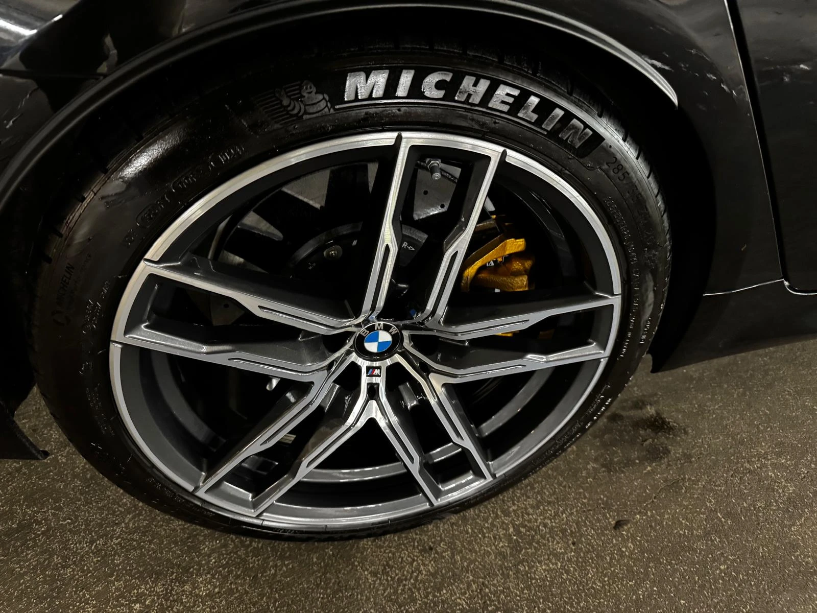 BMW M5 Competition xDrive Carbon Ceramic, B/W - изображение 10