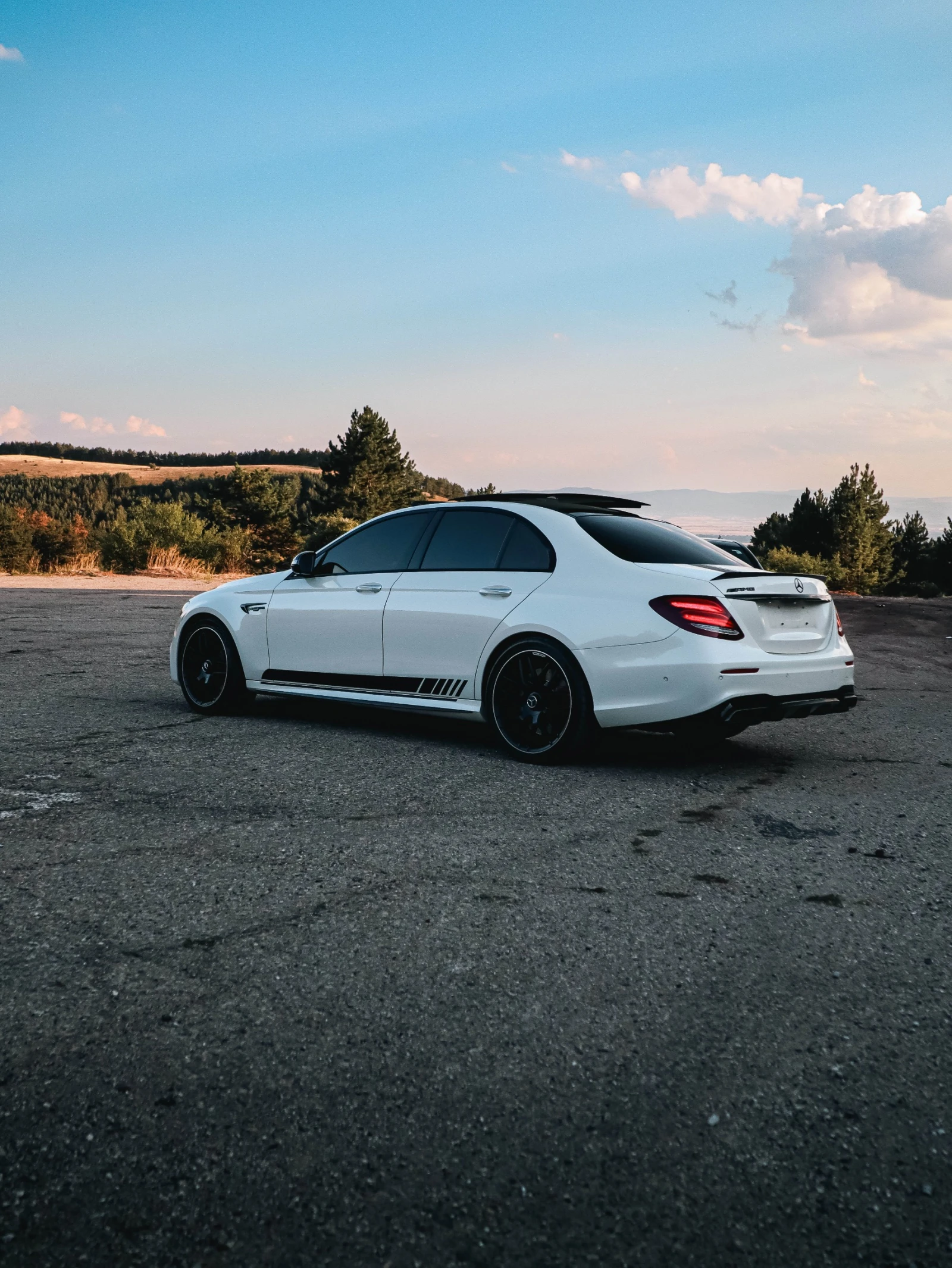 Mercedes-Benz E 63 AMG S - изображение 6