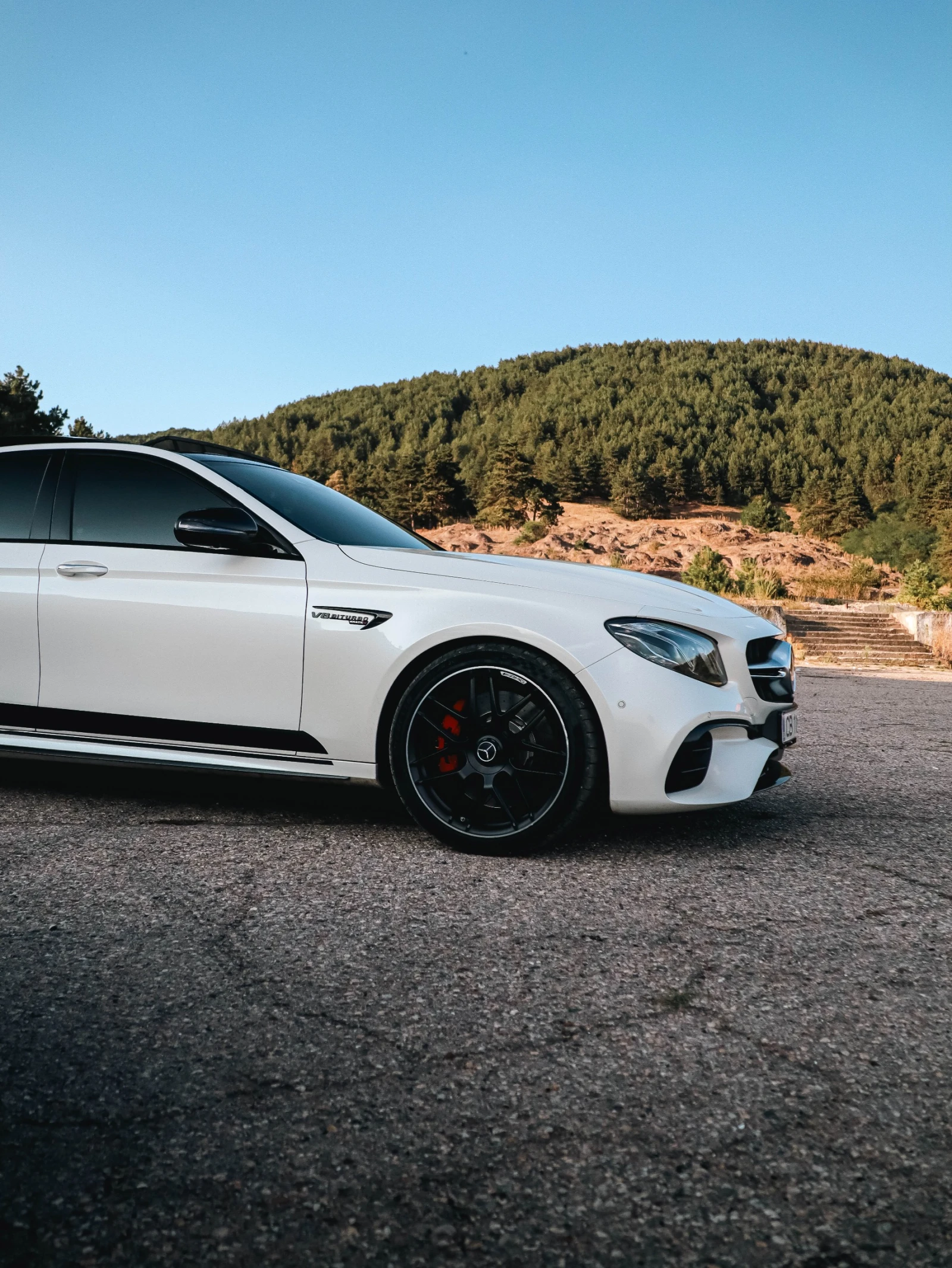 Mercedes-Benz E 63 AMG S - изображение 4