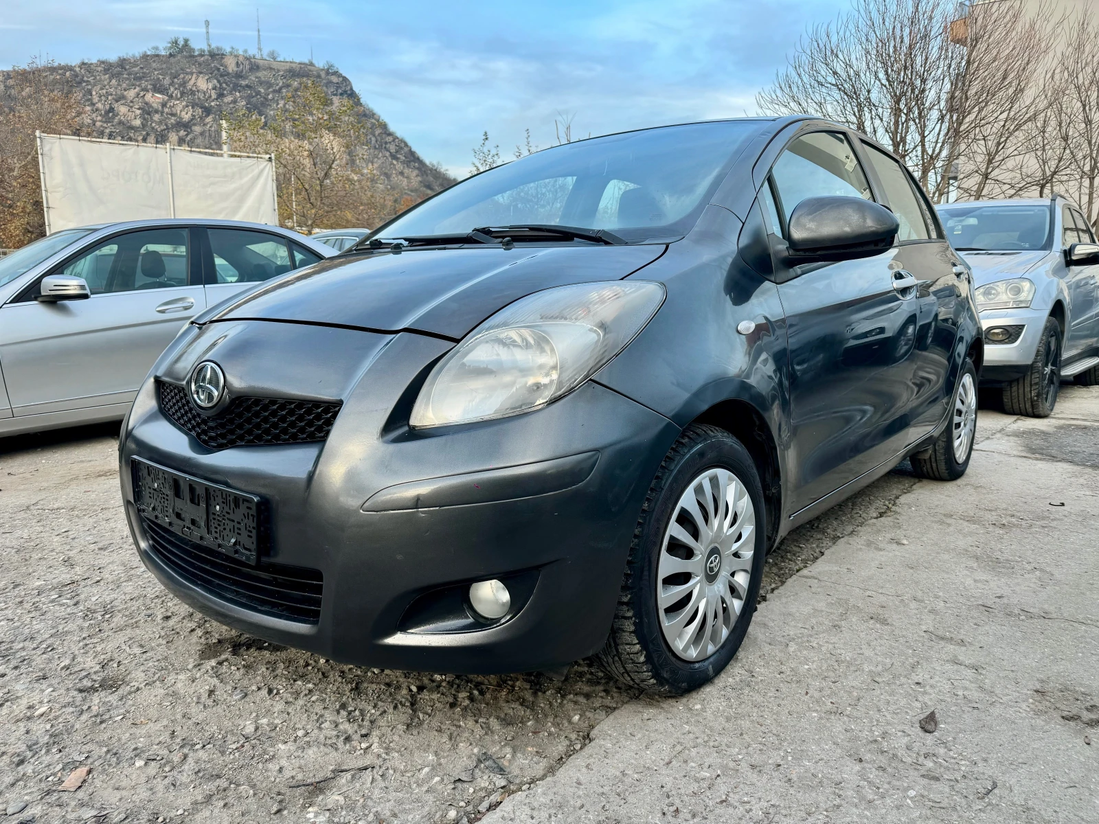 Toyota Yaris 1.3VVTI 100HP GAS 6 SKOROSTI FACELIFT KLIMA 2011G - изображение 3