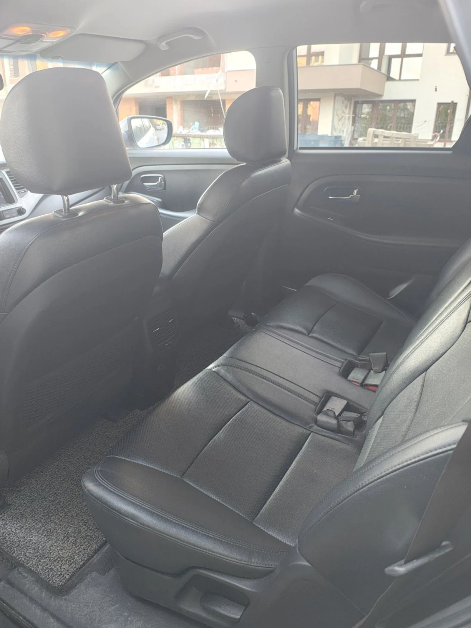 Kia Carens, снимка 12 - Автомобили и джипове - 54346058