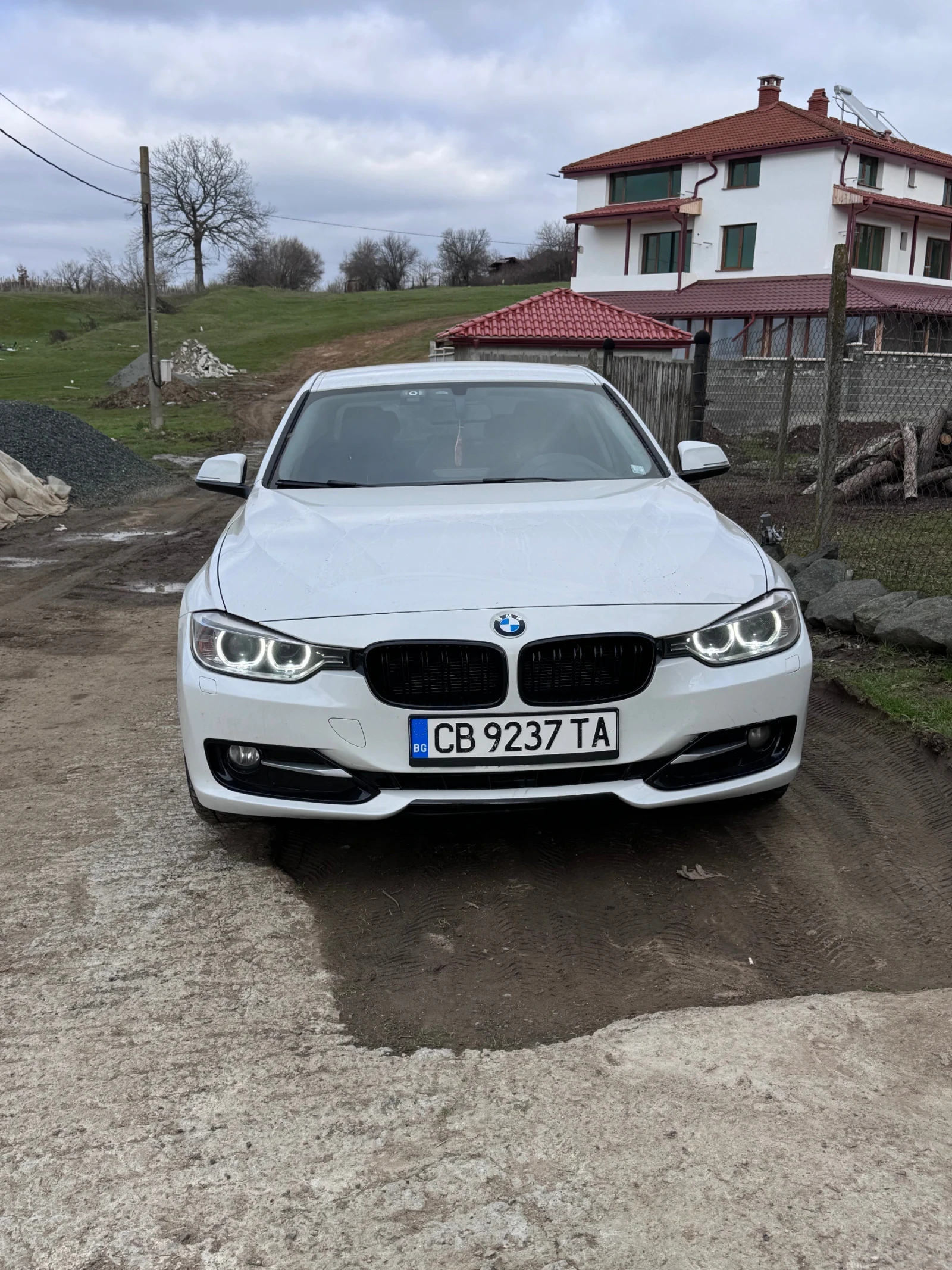 BMW 318 2013, снимка 8 - Автомобили и джипове - 53961494