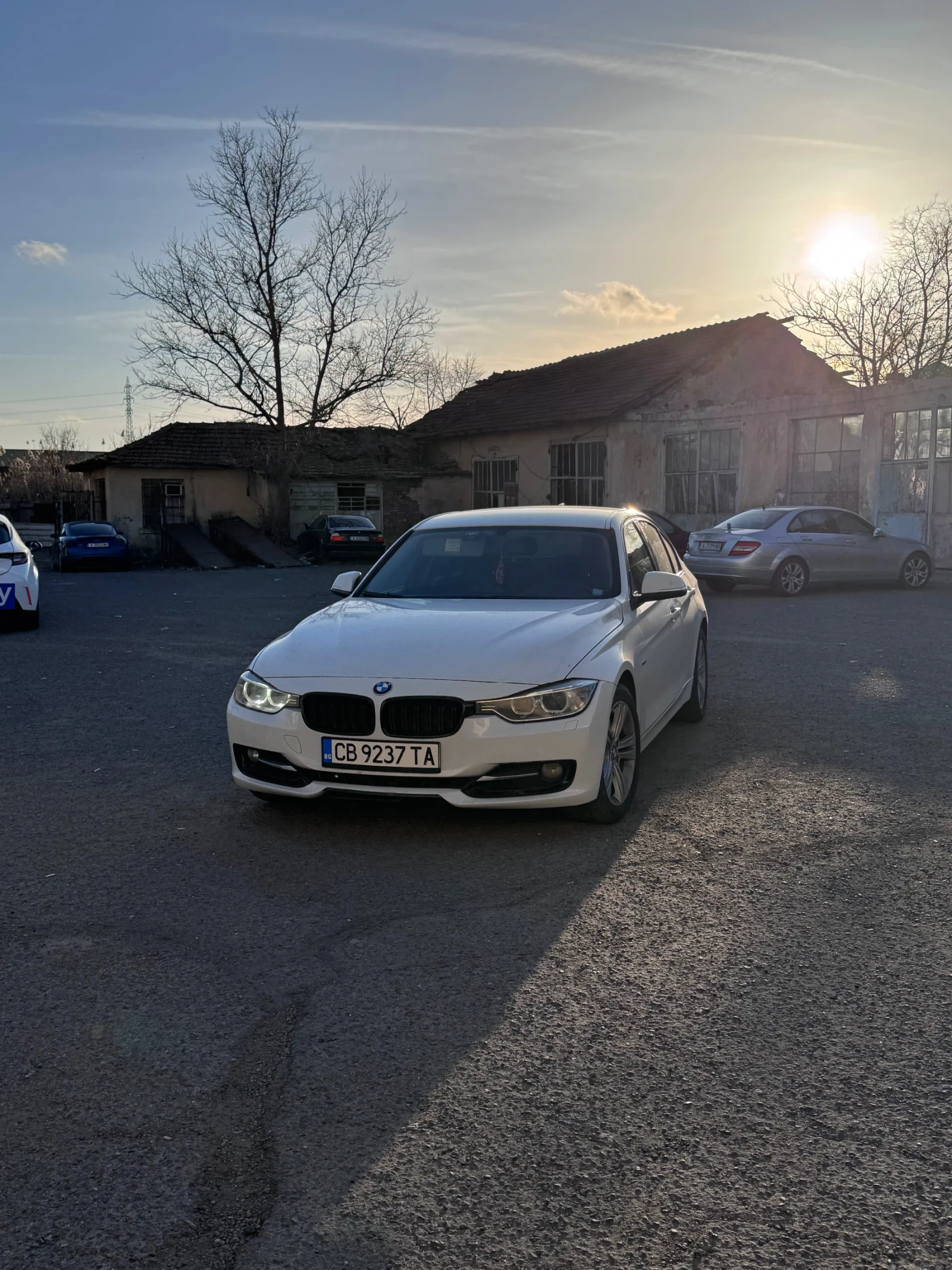 BMW 318 2013, снимка 2 - Автомобили и джипове - 53961494