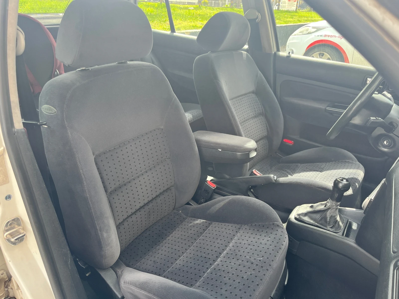 VW Golf 1.6, снимка 6 - Автомобили и джипове - 54208730