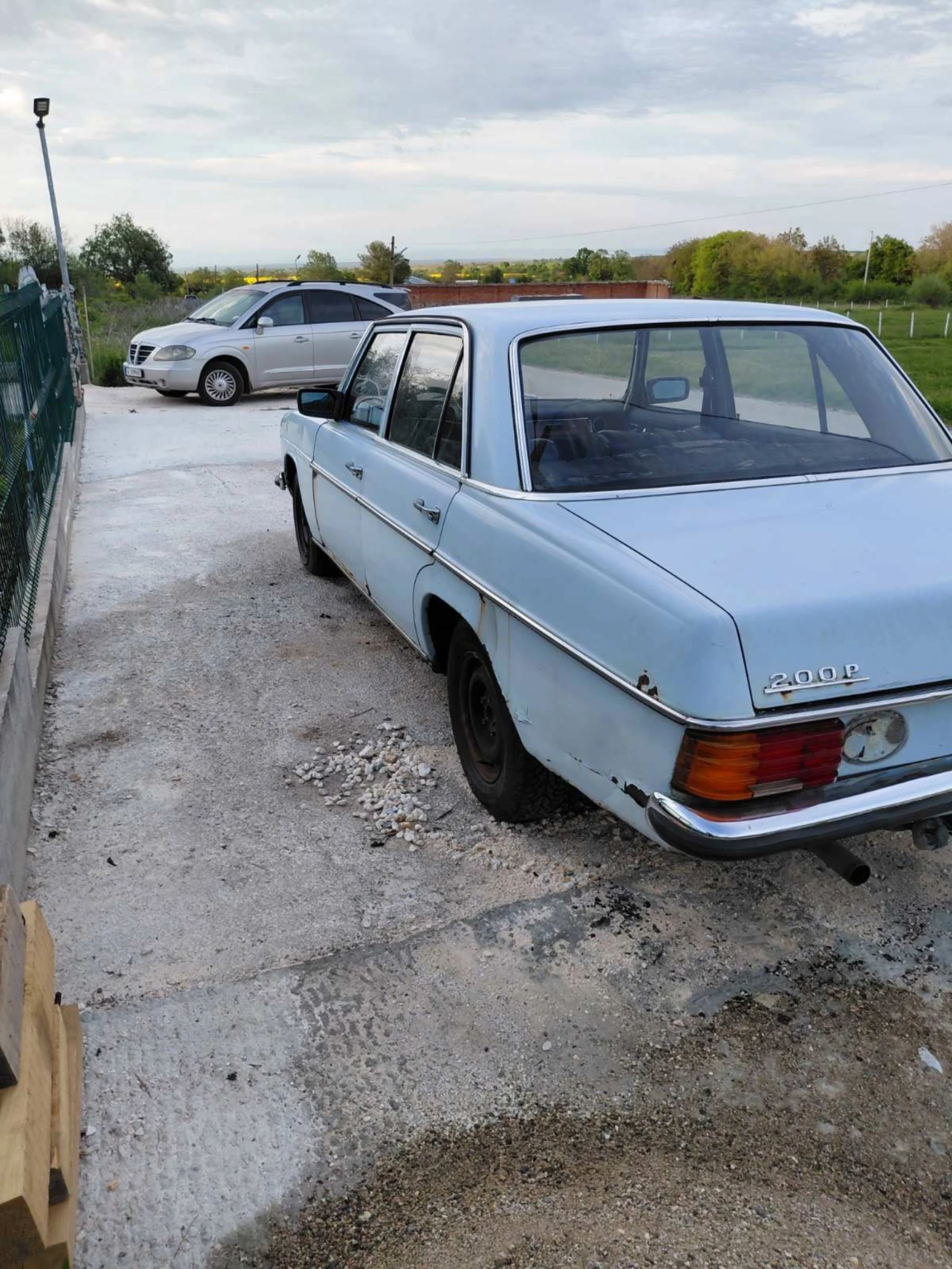 Mercedes-Benz 200 200 D /W 115, снимка 2 - Автомобили и джипове - 54420409