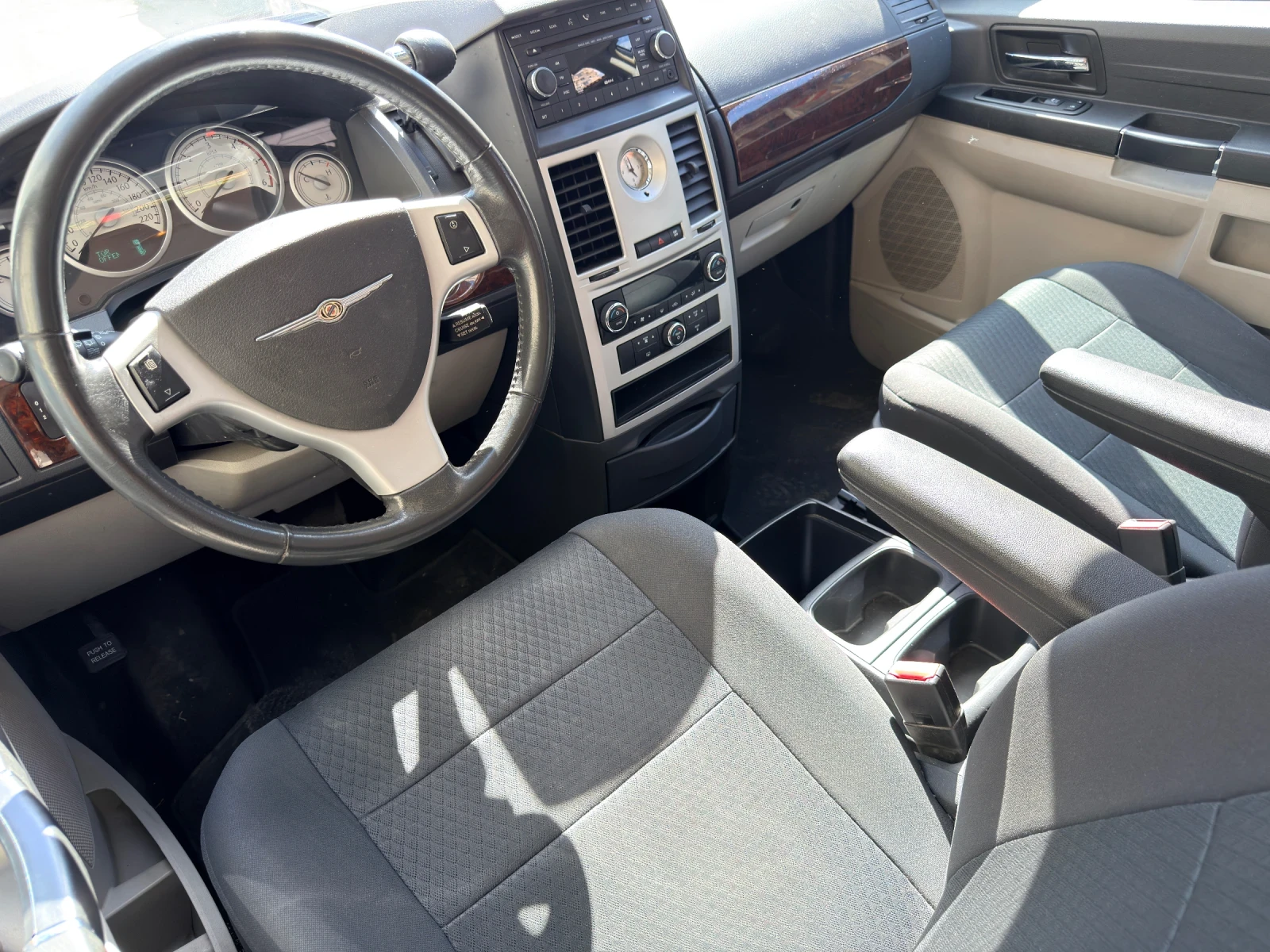Chrysler Gr.voyager, снимка 17 - Автомобили и джипове - 54948943