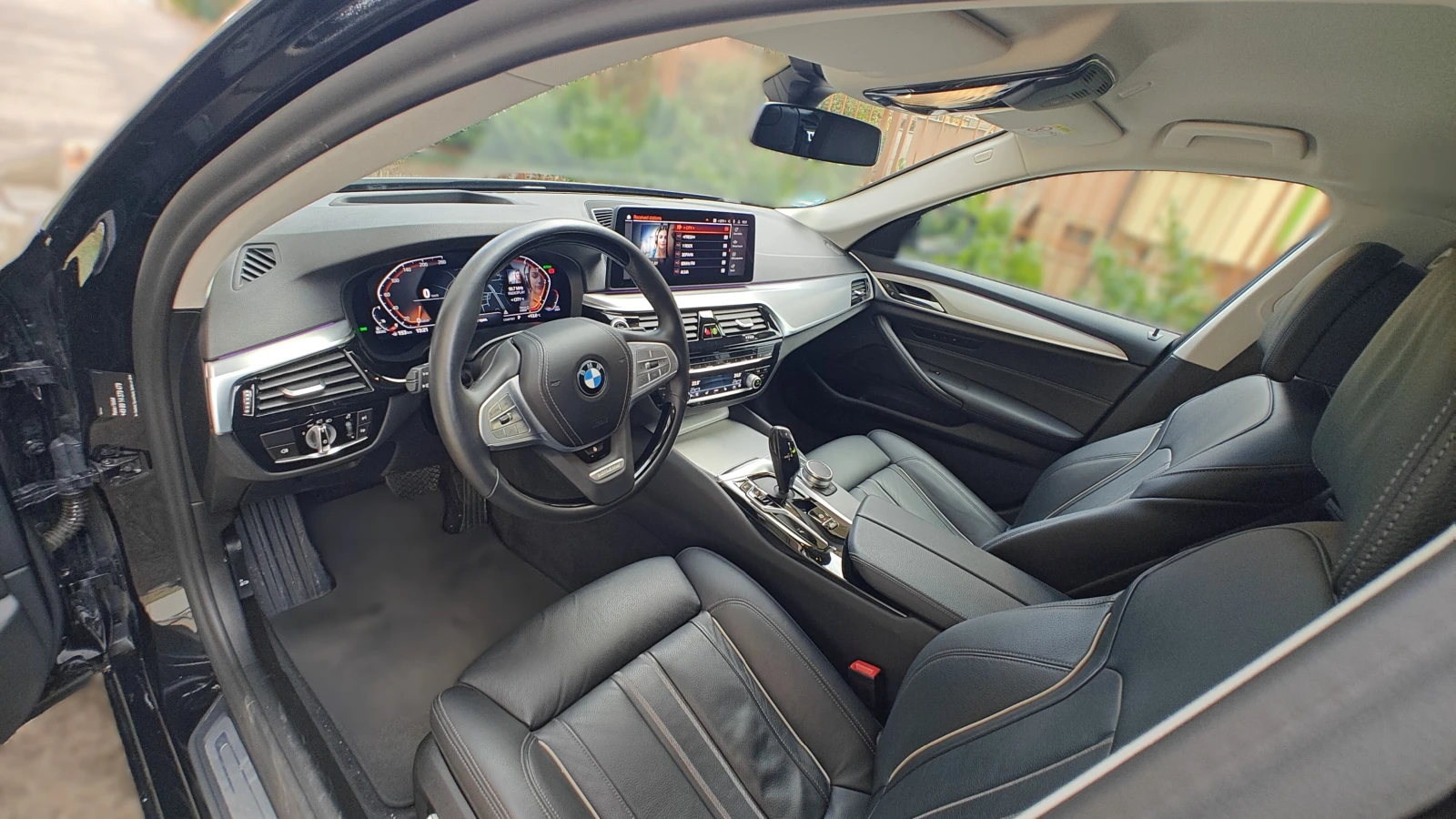 BMW 520 d xDrive Touring, снимка 12 - Автомобили и джипове - 55348050