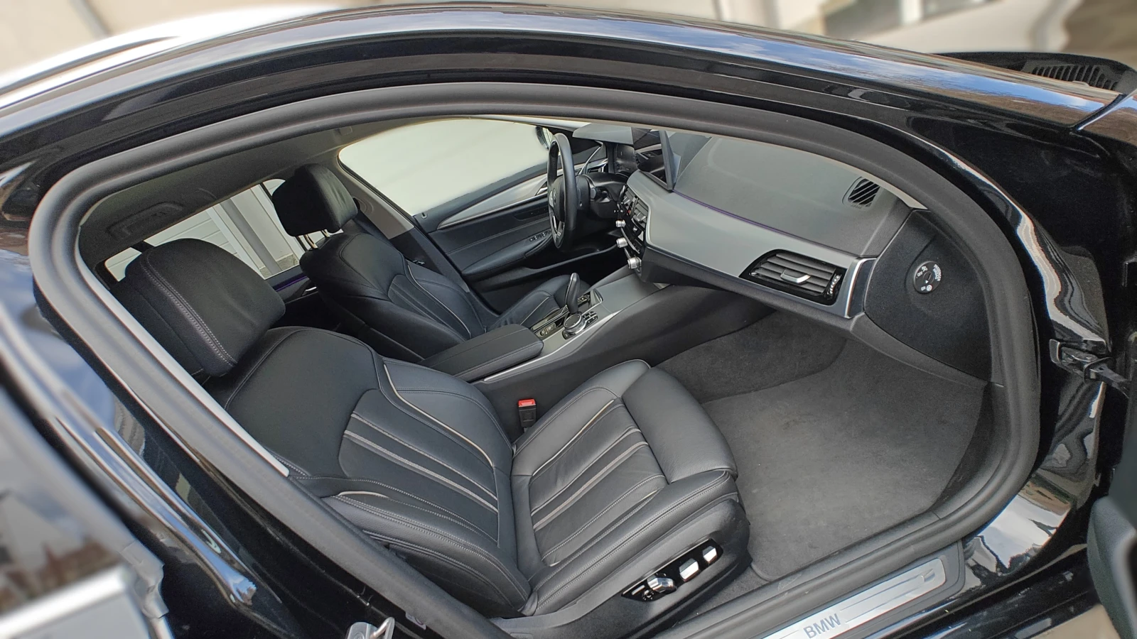 BMW 520 d xDrive Touring, снимка 11 - Автомобили и джипове - 55348050