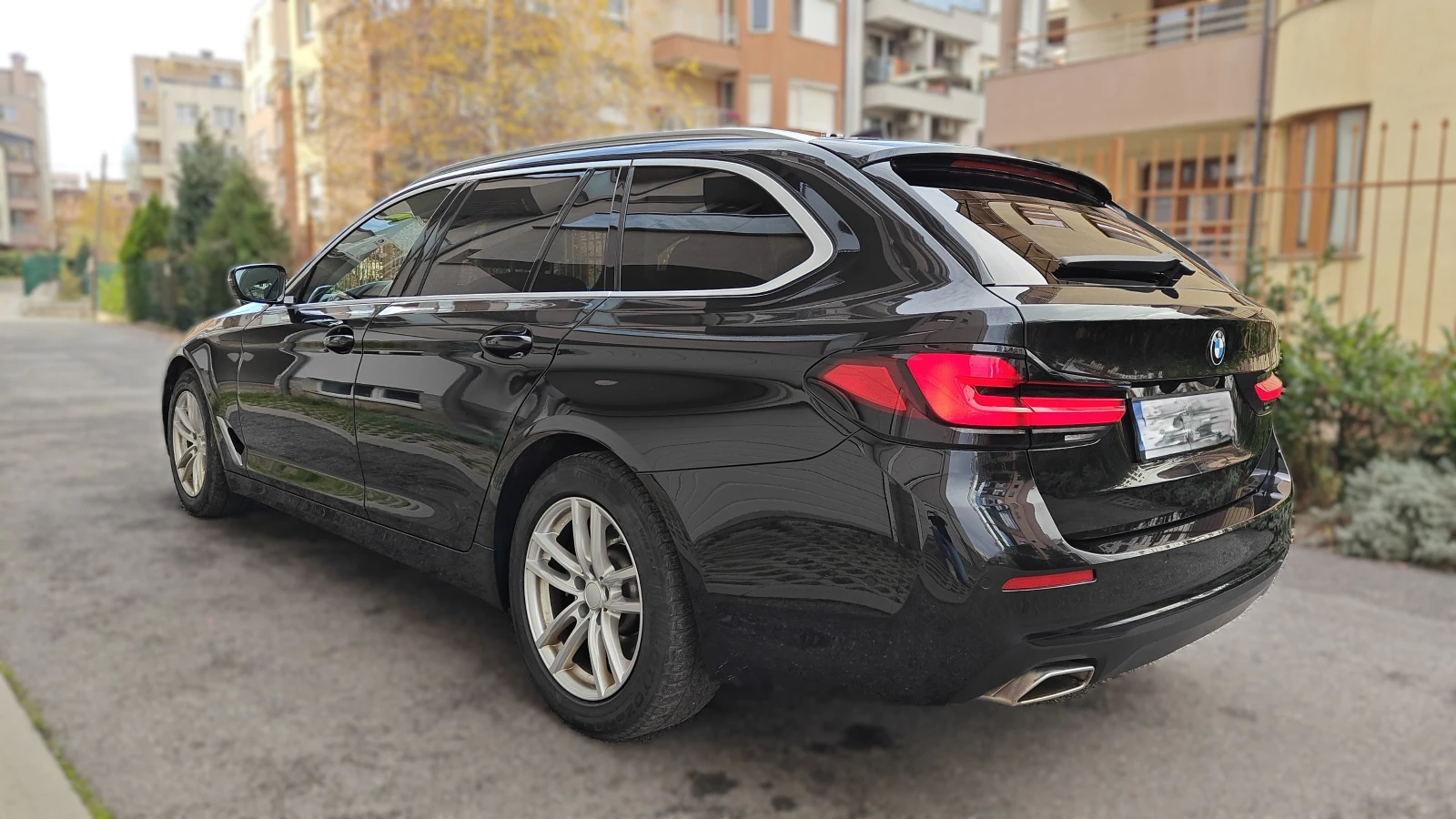 BMW 520 d xDrive Touring, снимка 6 - Автомобили и джипове - 55348050