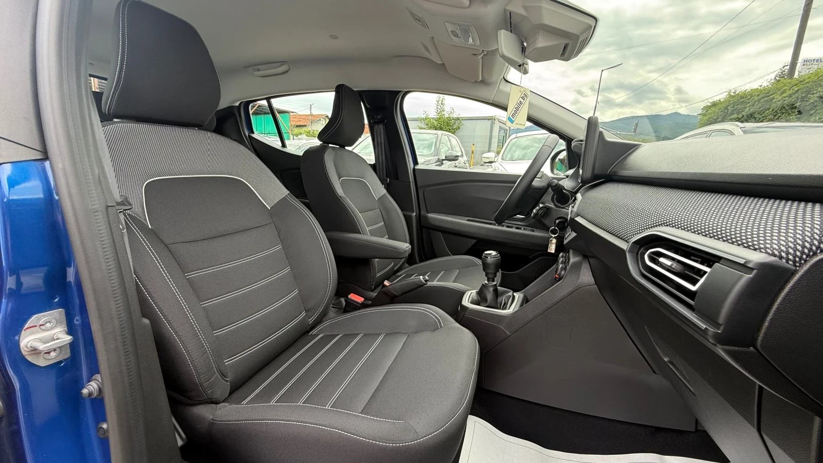 Dacia Sandero 1.0 SCe* 4000km* Navi* CarPlay* LED* 2025g* , снимка 14 - Автомобили и джипове - 55409408