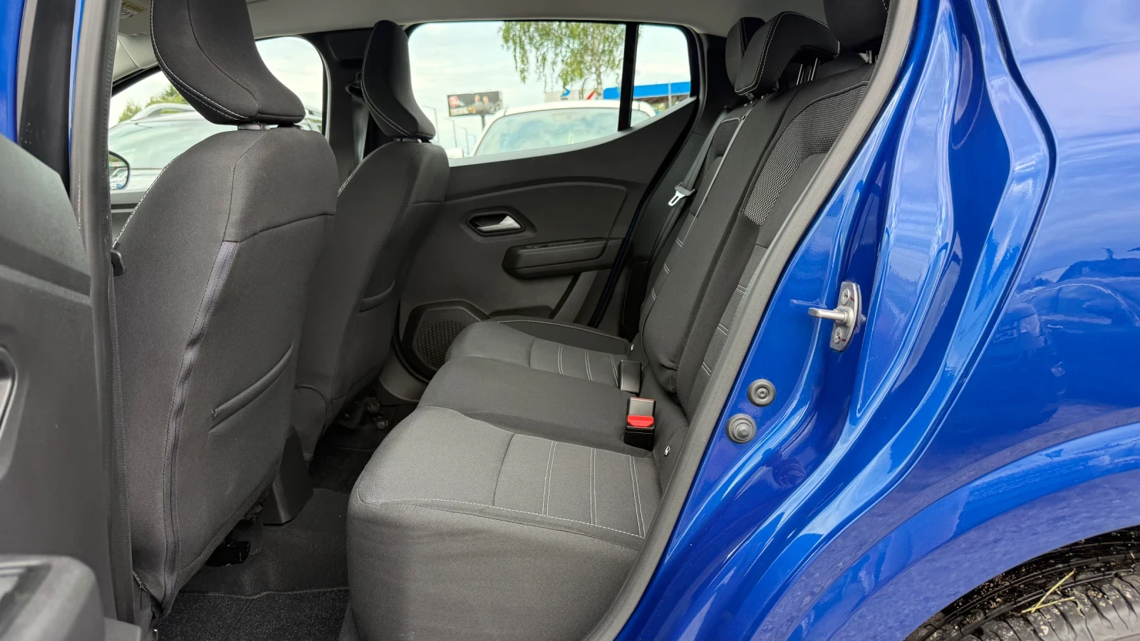 Dacia Sandero 1.0 SCe* 4000km* Navi* CarPlay* LED* 2025g* , снимка 15 - Автомобили и джипове - 55409408