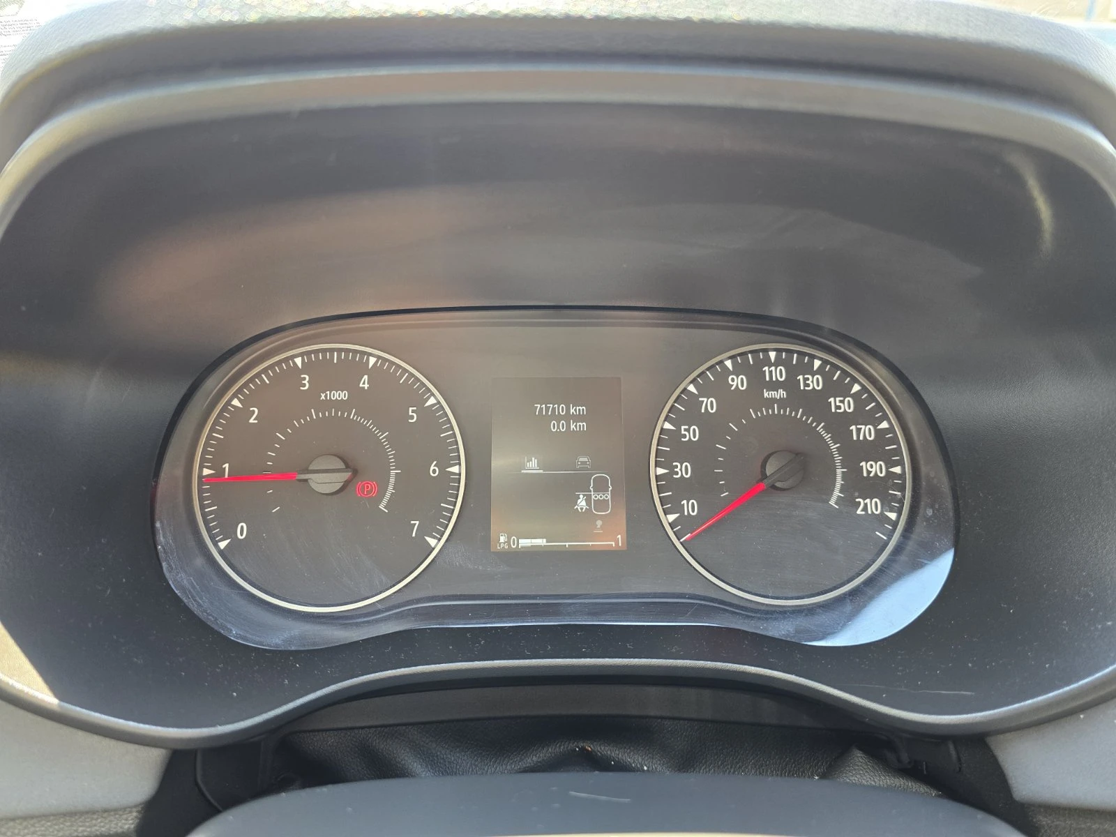 Dacia Jogger 1.0 TCe 90 Stop&Start LPG, снимка 8 - Автомобили и джипове - 55456733
