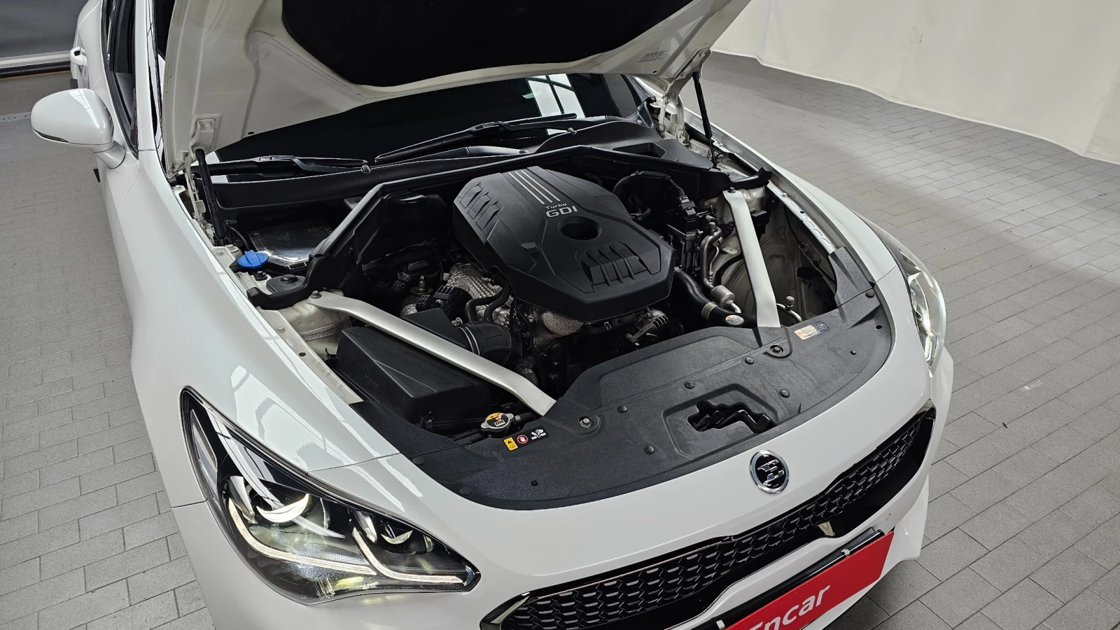 Kia Stinger 2.0 Turbo AWD Platinum (Model 2018), снимка 14 - Автомобили и джипове - 55656157