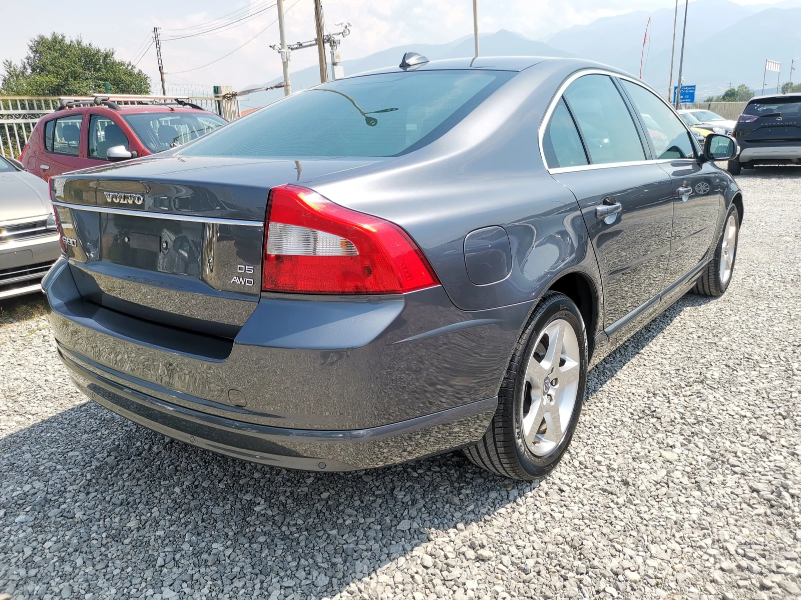 Volvo S80 2.4 D5 4x4 / Реални КМ / 1 СОБСТВЕНИК / БЕЗ РЪЖДА, снимка 3 - Автомобили и джипове - 56016463