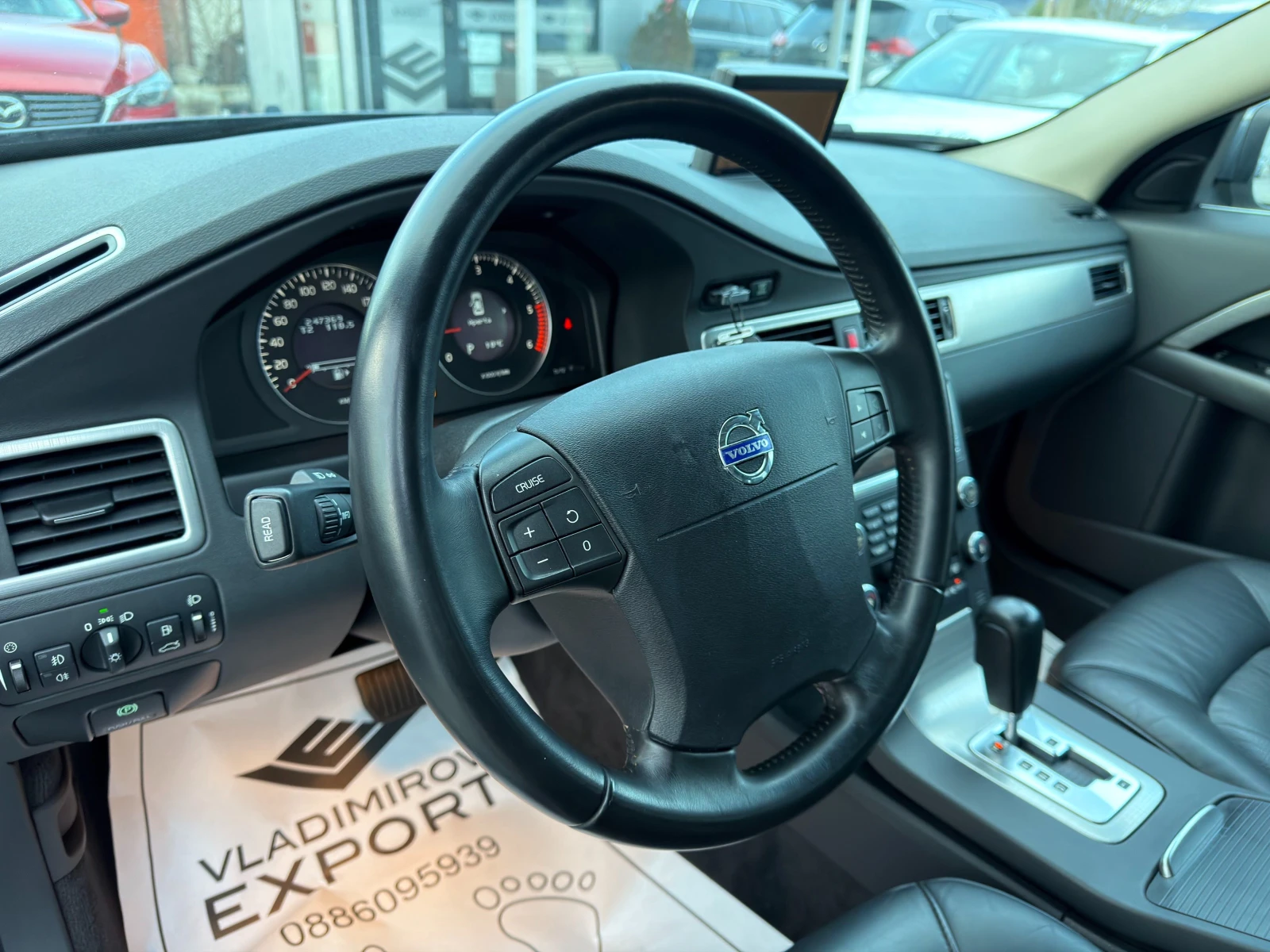 Volvo S80 2.4 D5 4x4 / Реални КМ / 1 СОБСТВЕНИК / БЕЗ РЪЖДА, снимка 13 - Автомобили и джипове - 56016463