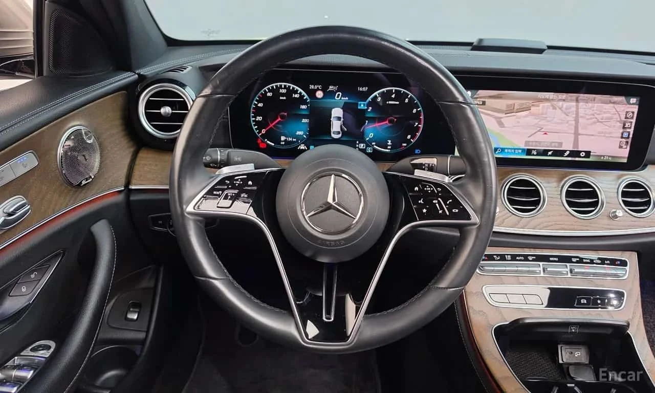 Mercedes-Benz E 250 Exclusive/ДИСТРОНИК/ОБДУХ/ХЕДЪП/ПОДГРЕВ/, снимка 13 - Автомобили и джипове - 56276069