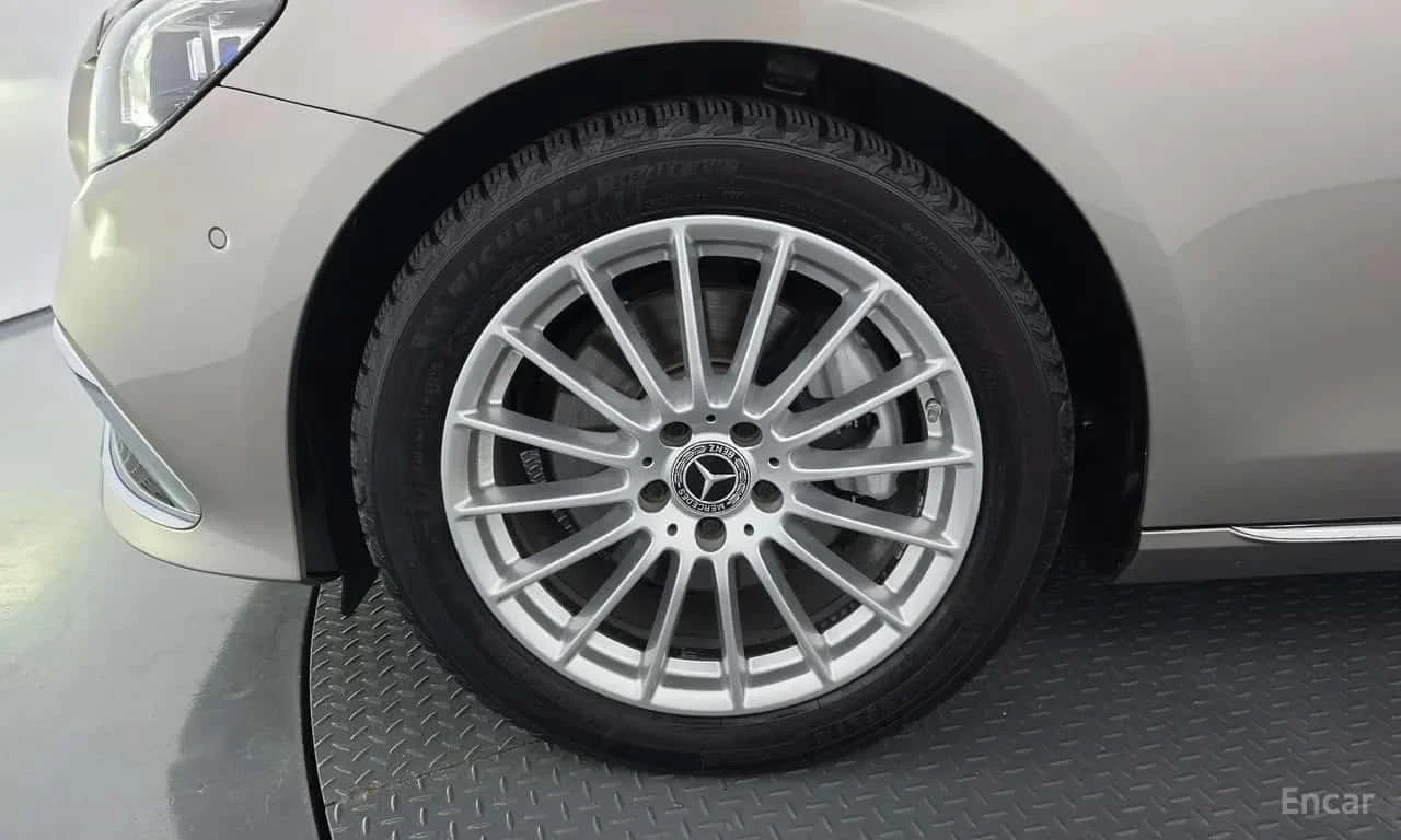 Mercedes-Benz E 250 Exclusive/ДИСТРОНИК/ОБДУХ/ХЕДЪП/ПОДГРЕВ/, снимка 5 - Автомобили и джипове - 56276069
