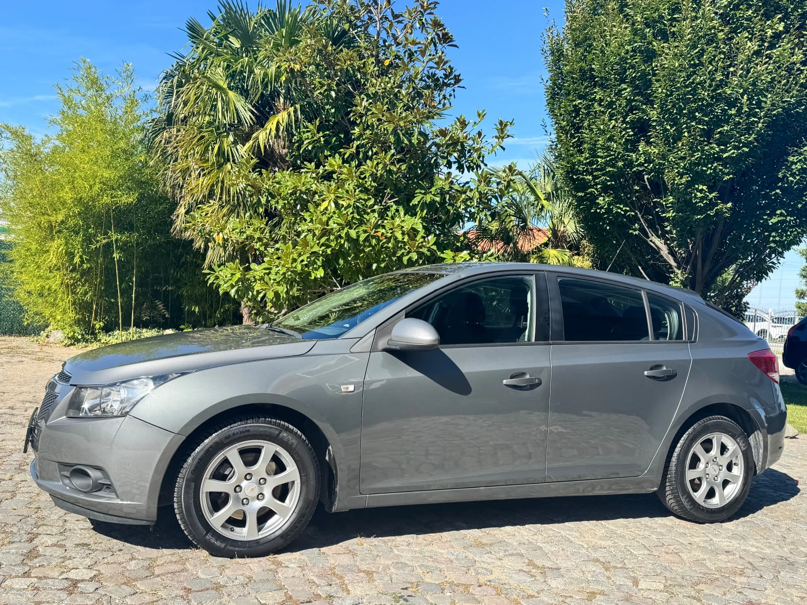 Chevrolet Cruze 2.0d Hatchback, снимка 4 - Автомобили и джипове - 56326881