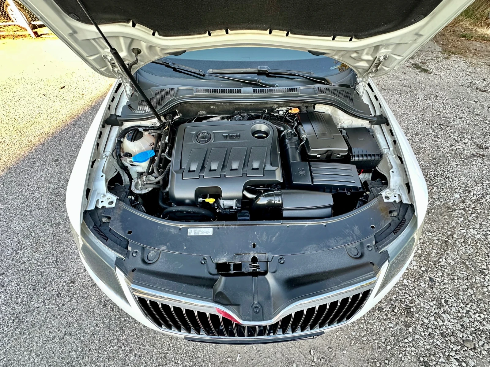 Skoda Superb 2.0 TDI, снимка 17 - Автомобили и джипове - 56394880