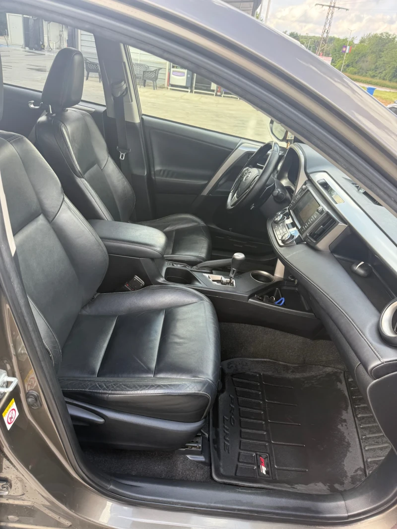 Toyota Rav4, снимка 14 - Автомобили и джипове - 51491327