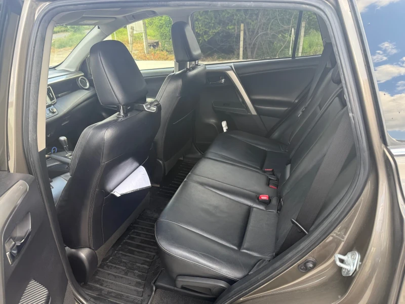 Toyota Rav4, снимка 12 - Автомобили и джипове - 51491327