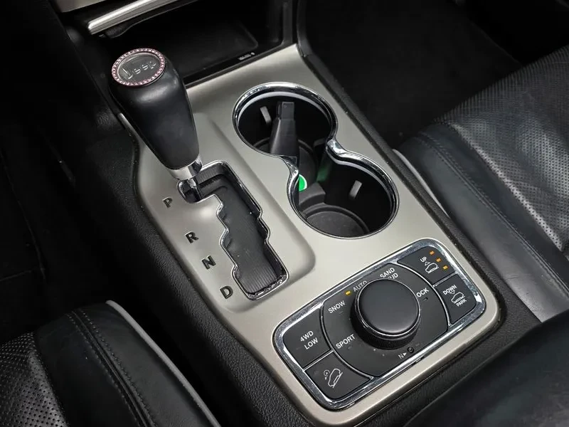 Jeep Cherokee 3.0 Diesel Overland Wk2, снимка 17 - Автомобили и джипове - 53943690