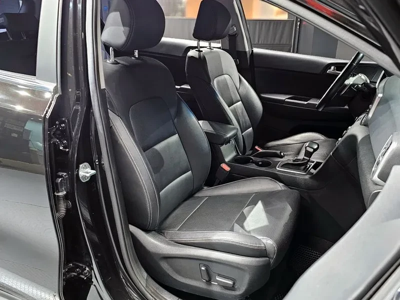 Kia Sportage Diesel 1.6 2Wd Prestige, снимка 10 - Автомобили и джипове - 56287416