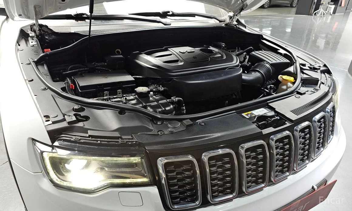 Jeep Grand cherokee LIMITED* 3.6* V6* 8ZF* ОБДУХВАНЕ* КАМЕРА* КЕЙЛЕС* , снимка 17 - Автомобили и джипове - 54123180