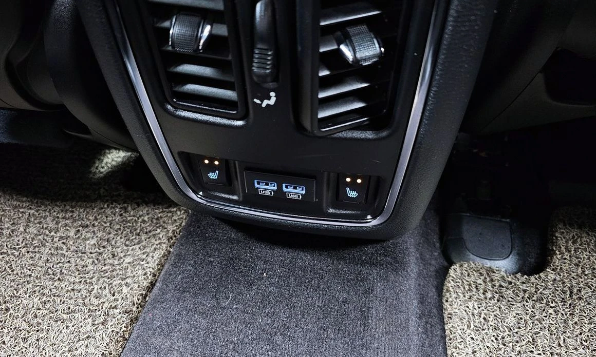 Jeep Grand cherokee LIMITED* 3.6* V6* 8ZF* ОБДУХВАНЕ* КАМЕРА* КЕЙЛЕС* , снимка 16 - Автомобили и джипове - 54123180