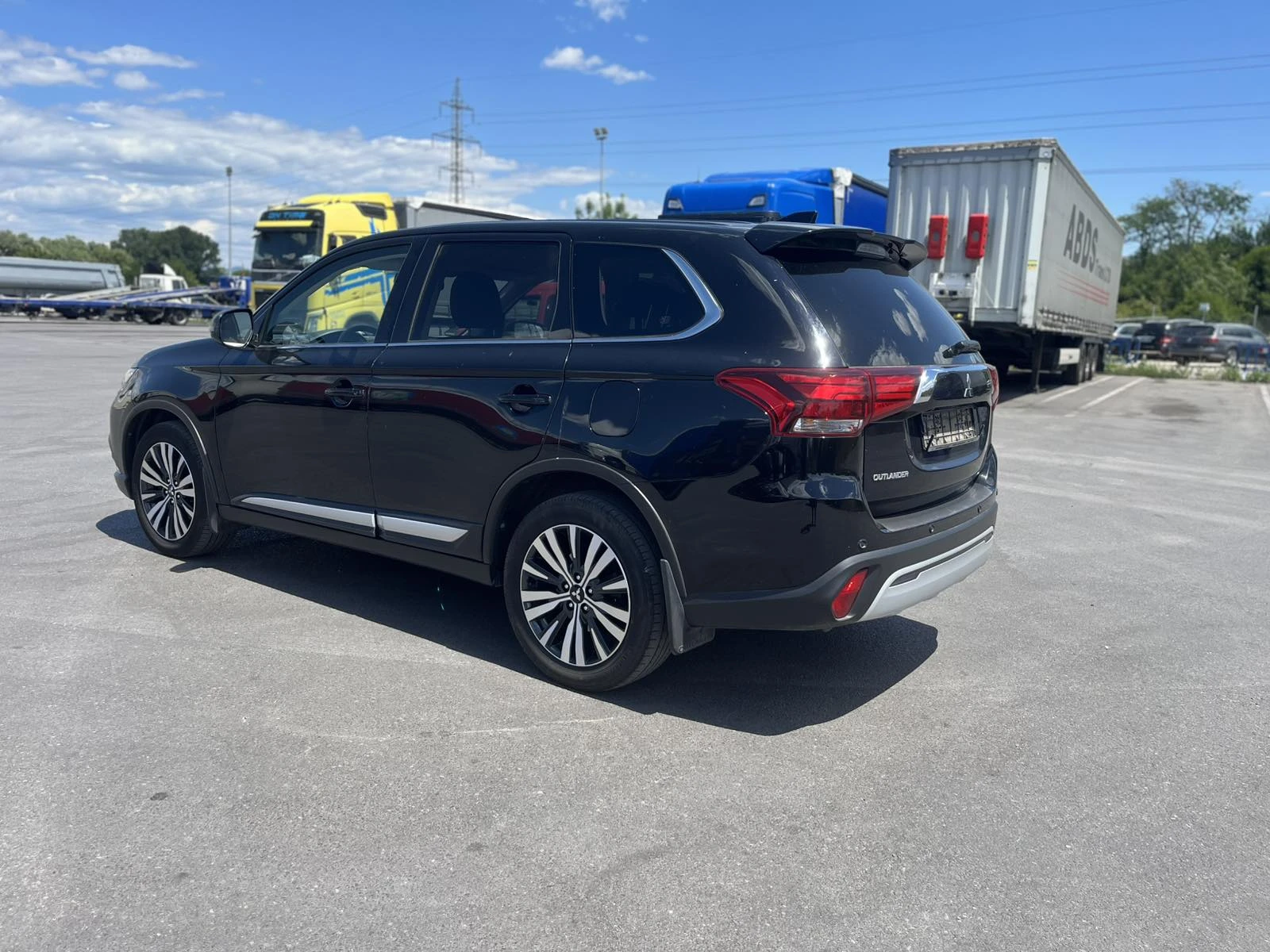 Mitsubishi Outlander MK 3 facelift 2.0 150 к.с. 4x4 Сервизна история, снимка 2 - Автомобили и джипове - 55241638