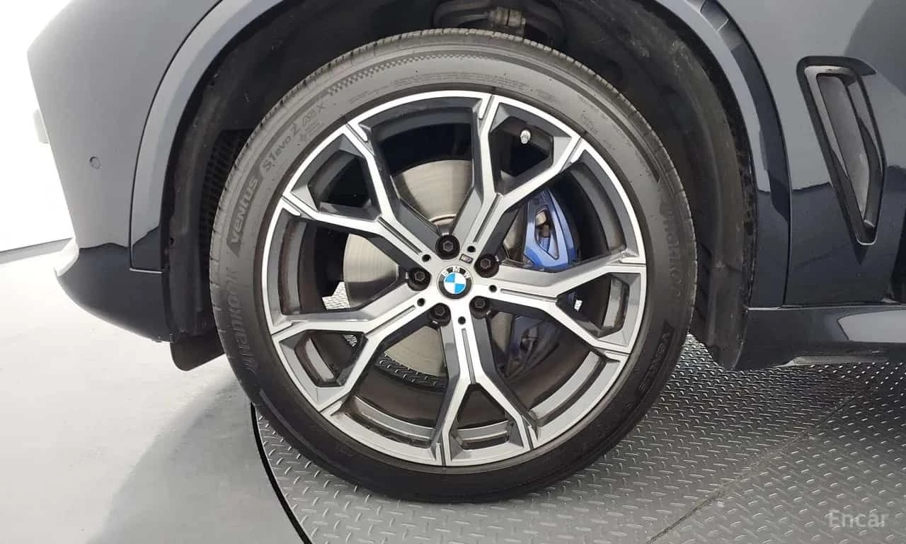BMW X5  xDrive 40i M Sport / ВЪЗДУХ / ОБДУХВАНЕ / ЛАЗЕРИ , снимка 5 - Автомобили и джипове - 55588730