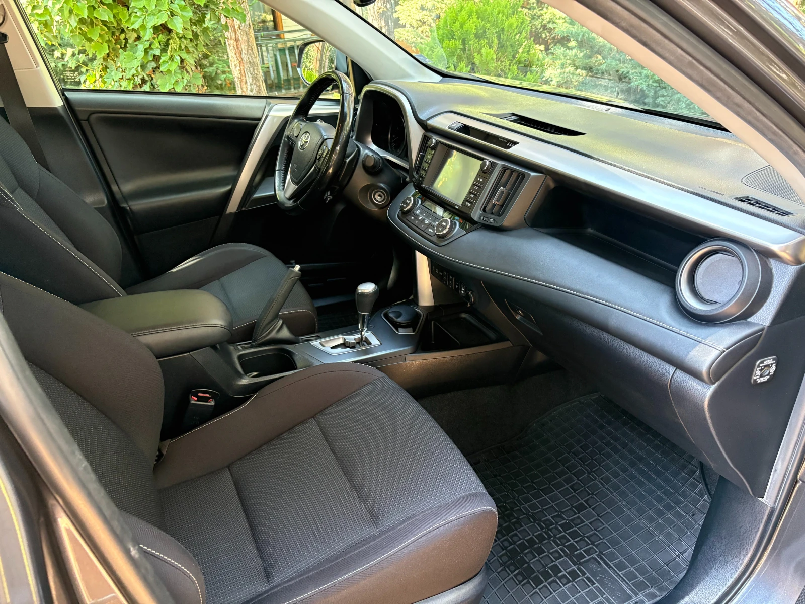 Toyota Rav4, снимка 11 - Автомобили и джипове - 55691670