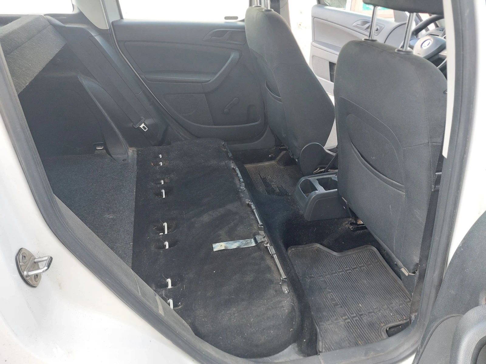 Skoda Yeti 2.0TDI 4X4, снимка 17 - Автомобили и джипове - 55902686