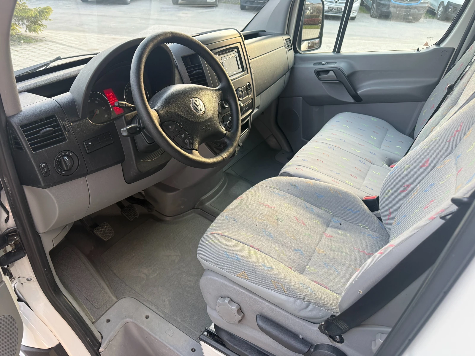 VW Crafter 2.5TDI 163к.с. Климатроник L1H1  Euro 5, снимка 11 - Бусове и автобуси - 53710836