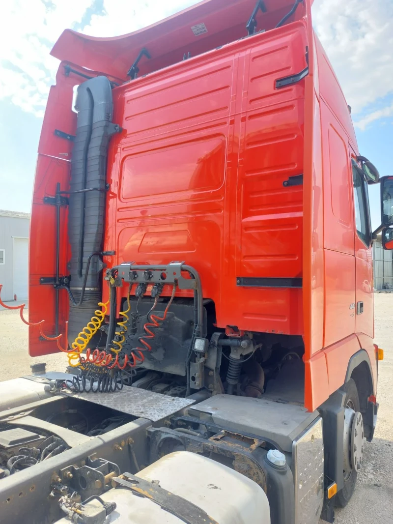 Volvo Fh 12 Мега, снимка 8 - Камиони - 52741677