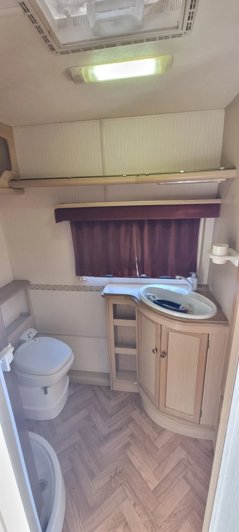 Каравана Sterckeman 5m, снимка 9 - Каравани и кемпери - 53492923