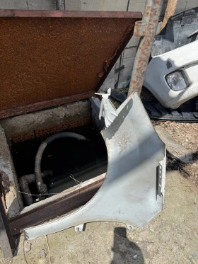 Citroen C3 2011г десен калник , снимка 2