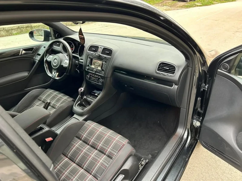 VW Golf GTI, 2.0T, снимка 7 - Автомобили и джипове - 48248581