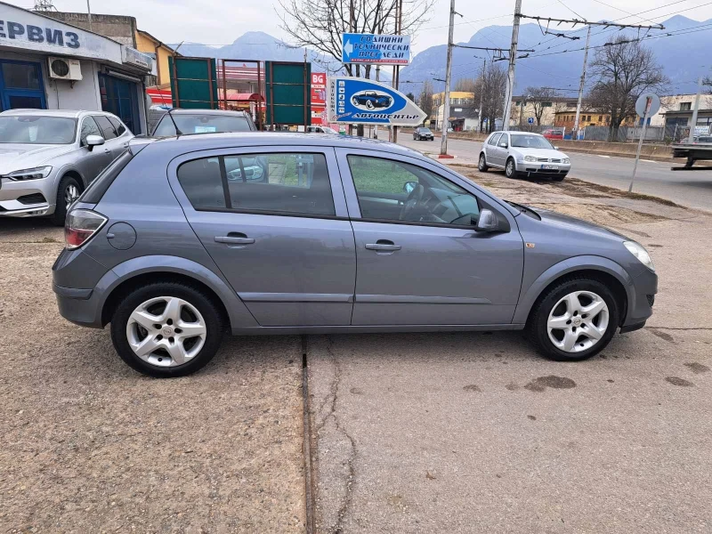 Opel Astra 1.7 CDTI, снимка 8 - Автомобили и джипове - 48793410