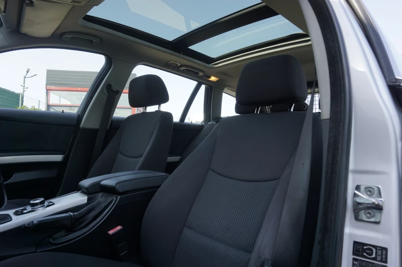 BMW 330 Xdrive/Facelift/Xennon/Навигация/Автомат, снимка 9 - Автомобили и джипове - 51443626