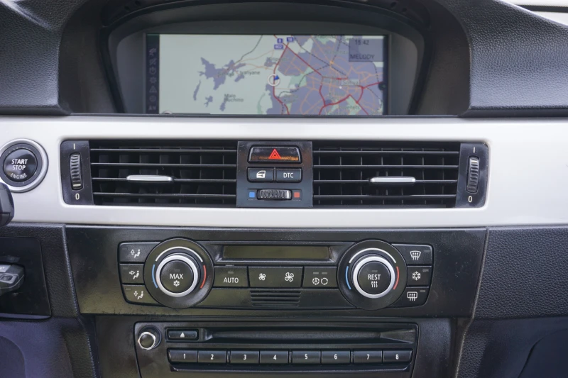 BMW 330 Xdrive/Facelift/Xennon/Навигация/Автомат, снимка 12 - Автомобили и джипове - 51443626