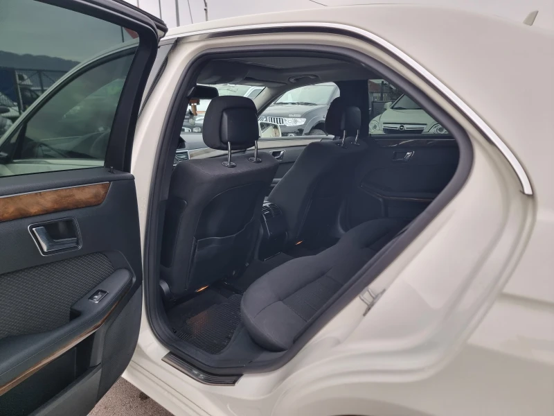 Mercedes-Benz E 200 2.2CDI, снимка 11 - Автомобили и джипове - 52447655