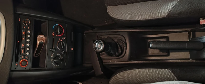 Peugeot 207, снимка 8 - Автомобили и джипове - 52618669