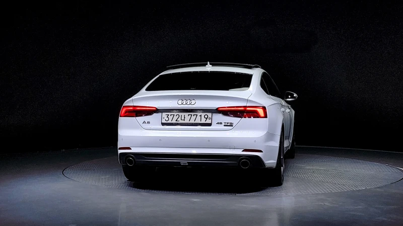 Audi A5 45TFSI / 4x4 / Пълна сервизна история !!!, снимка 4 - Автомобили и джипове - 53596921
