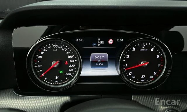 Mercedes-Benz E 200 E-Class E200 Avantgarde, снимка 16 - Автомобили и джипове - 54176450