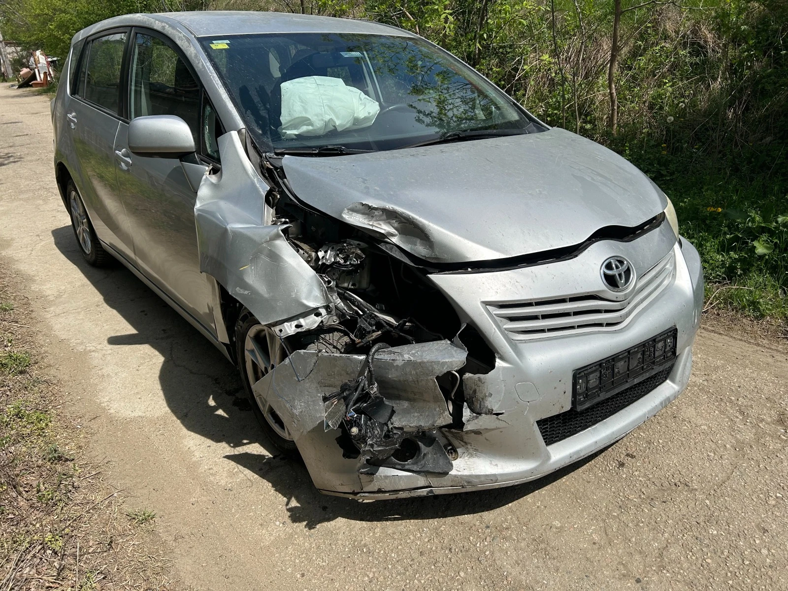 Toyota Verso 2.0 d4d НА ЧАСТИ - изображение 2