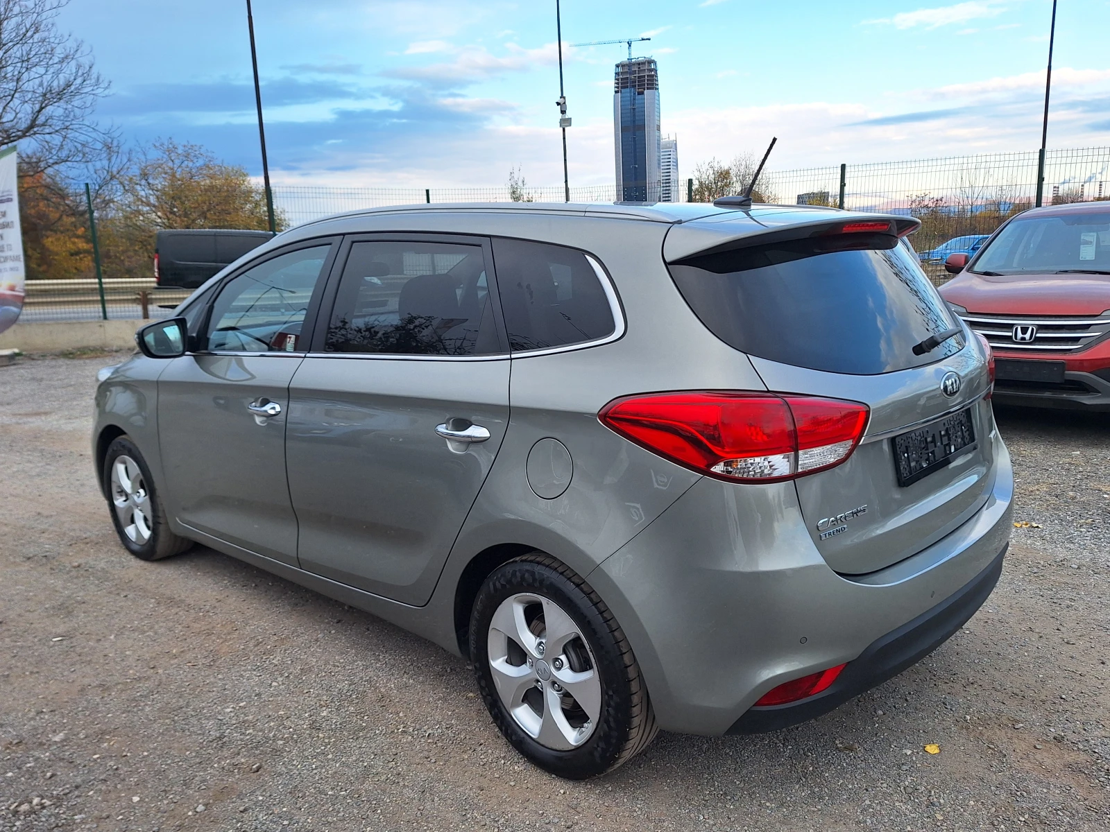 Kia Carens 1.6 i -NAVI - 7 местен - изображение 6