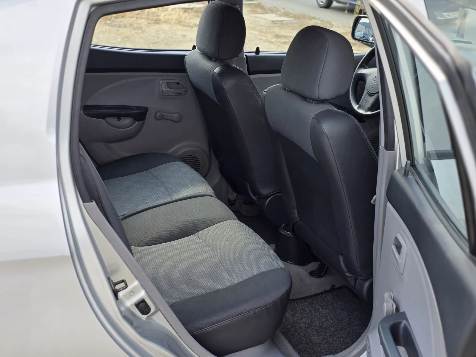Kia Picanto 1.1i 70hp - изображение 10